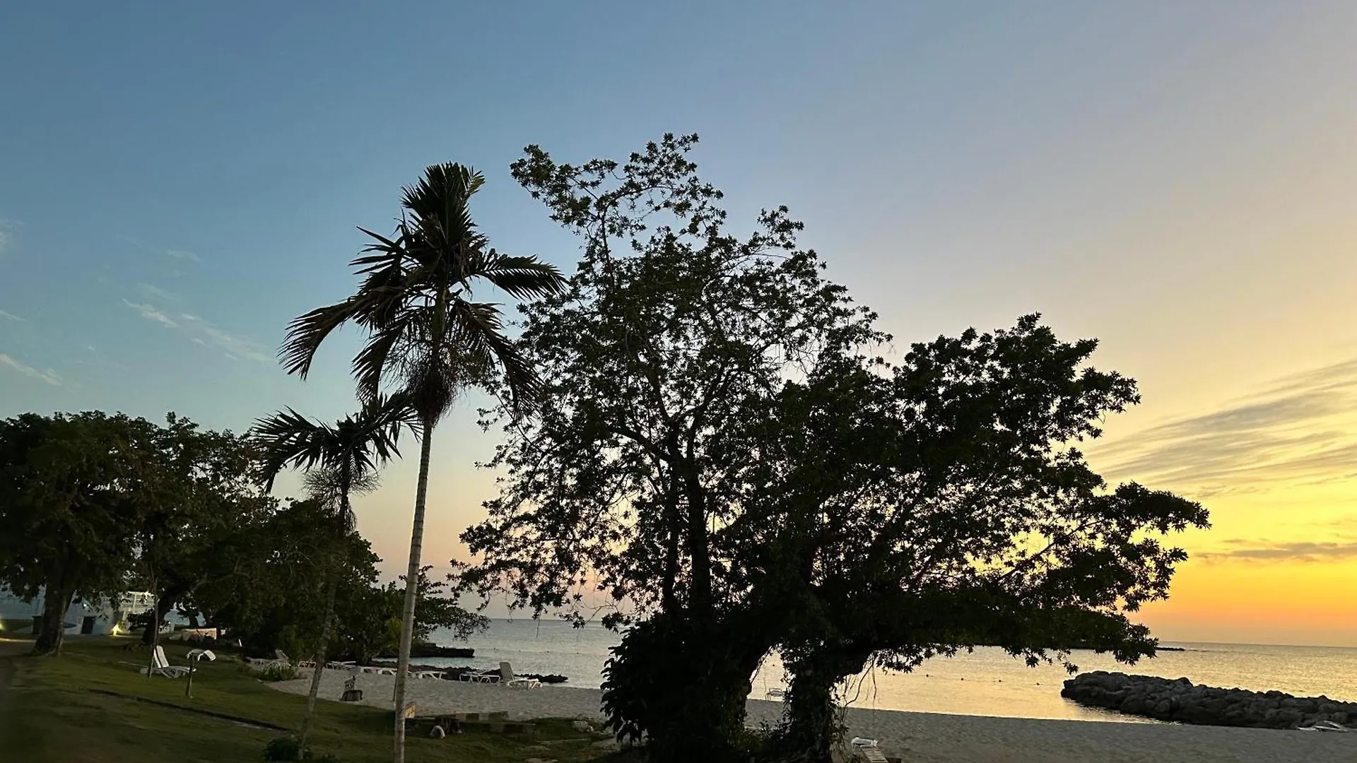 Seaside 2 Bedroom Oasis At 7 Miles Beach, Negril, Point Village 0*, Negril Jamaica